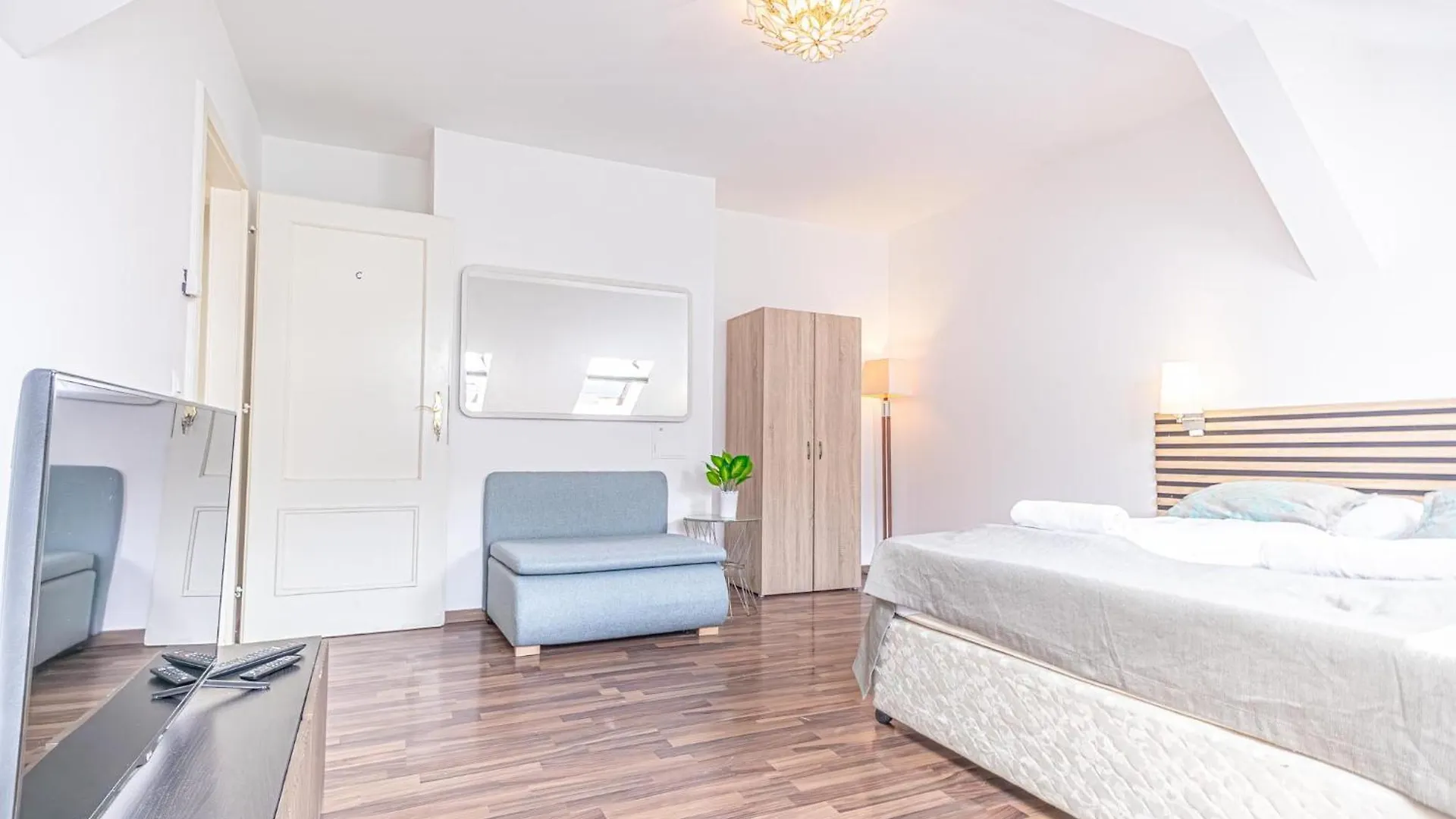 Chic & Comfy 3Br Apt In The Heart Of Vienna 0*,  Austria